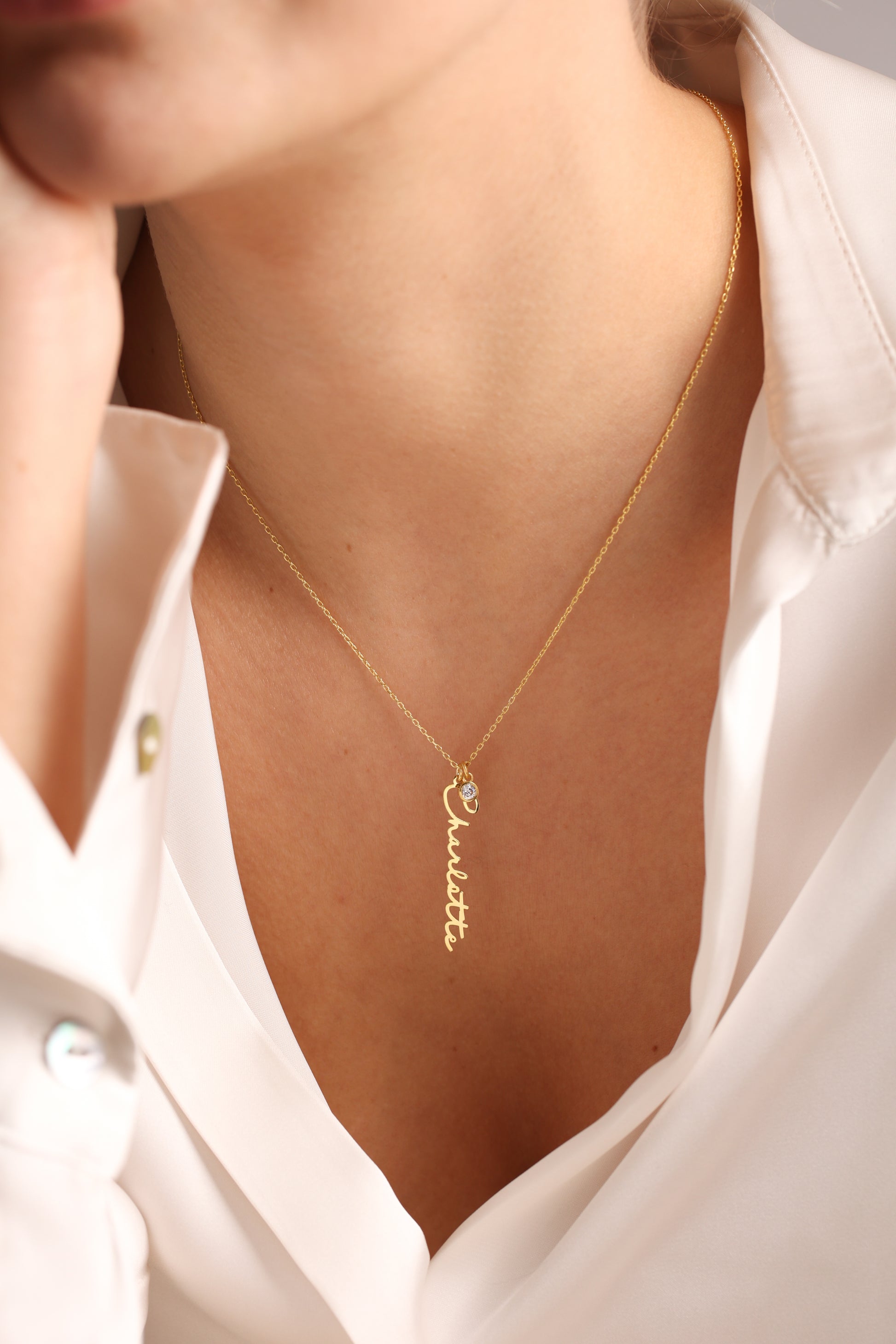 Our 14k solid gold name necklace features an elegant cursive font, it looks like a petite signature font style.
Sample on the picture features 14k yellow gold.